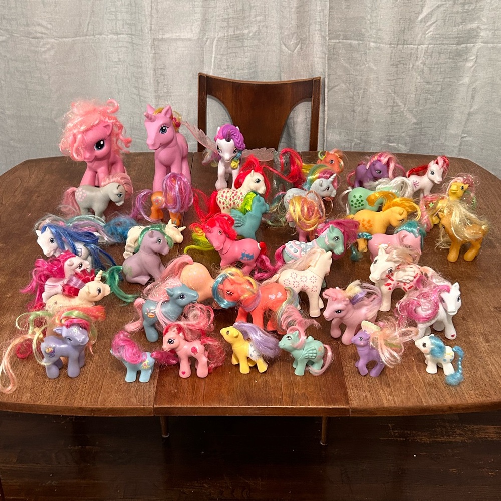 Lot of 40 mostly vintage My Little Ponies. Used condition, smoke free